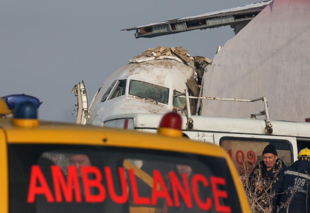 Al menos 12 muertos en un accidente aéreo en Almatý, Kazajistán
