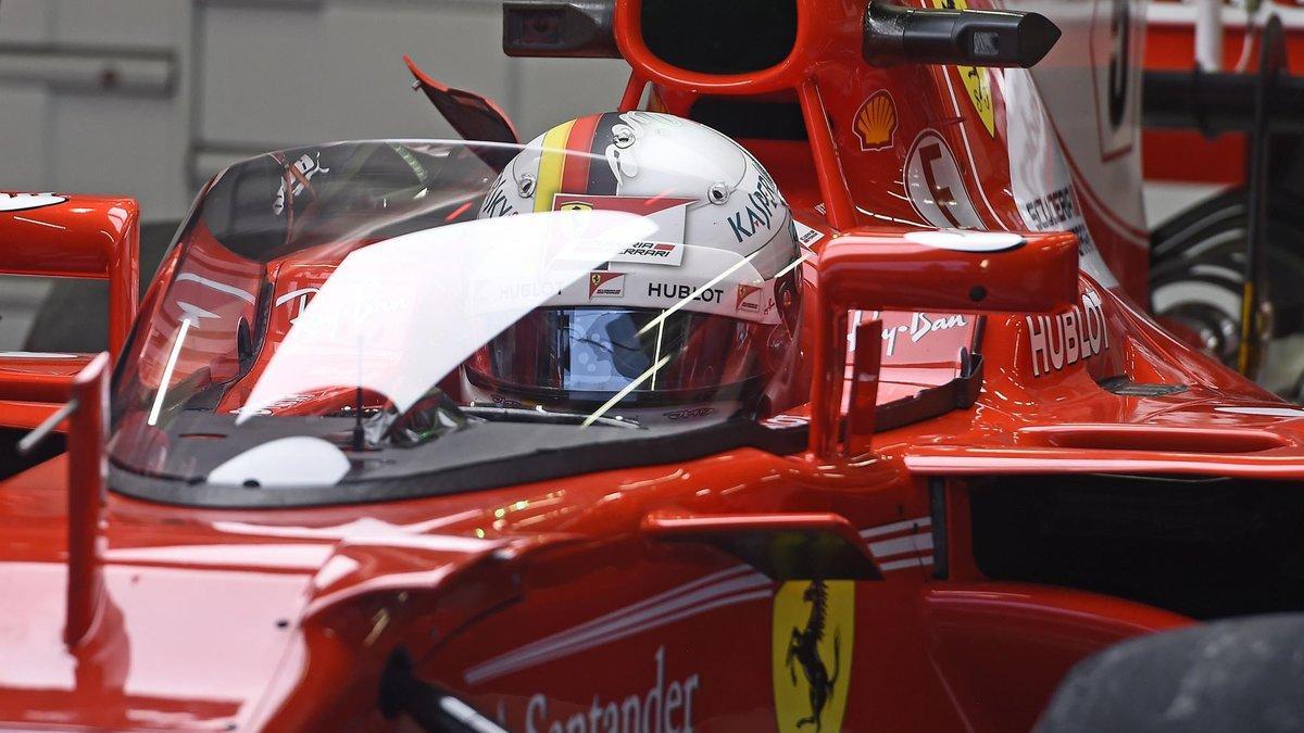 Vettel probando el aeroscreen en su Ferrari en 2017.