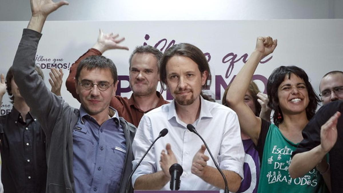 Pablo Iglesias saluda a simpatizantes de Podemos tras conocer los resultados de las elecciones europeas, en mayo del 2014.