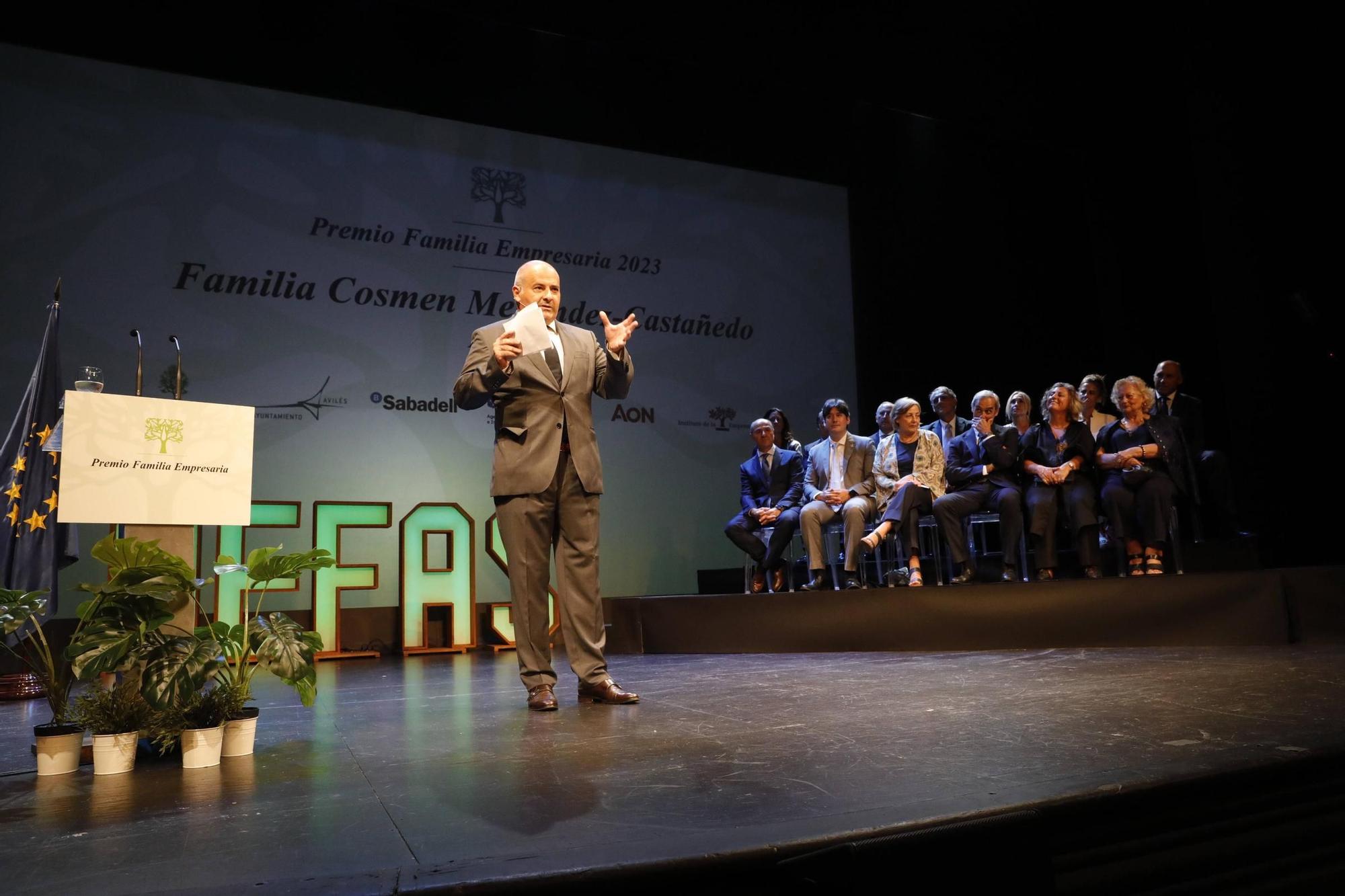 Entrega del premio "Familia Empresaria" a la familia Cosmen Menéndez-Castañedo