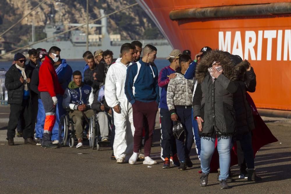 Desembarcan a más de 140 inmigrantes en Cartagena