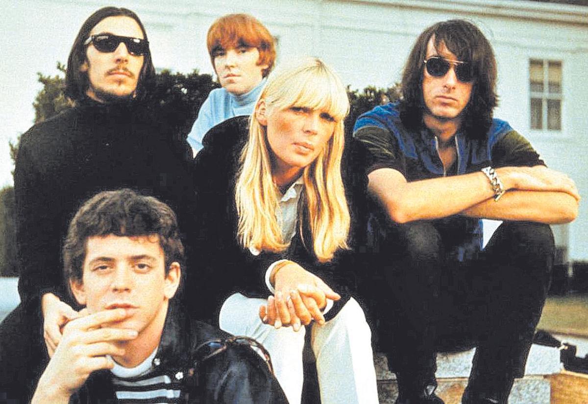 De izquierda a derecha, la formación original de The Velvet Underground: Lou Reed, John Cale, Maureen Tucker, Nico y Sterling Morrison