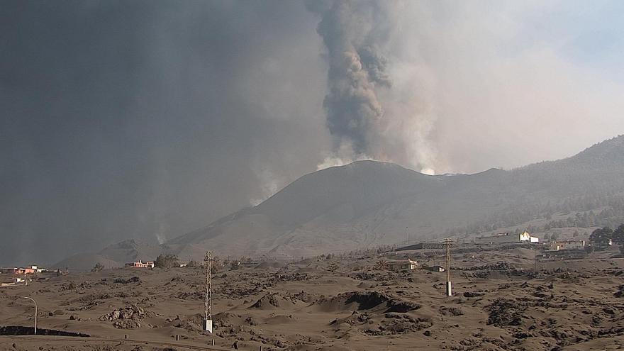 Cenizas en la comarca oeste de La Palma, lunes 1 de noviembre