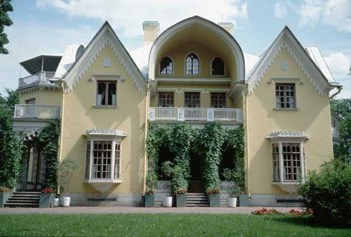 Residencia principal del Parque de Alejandra en Peterhof.