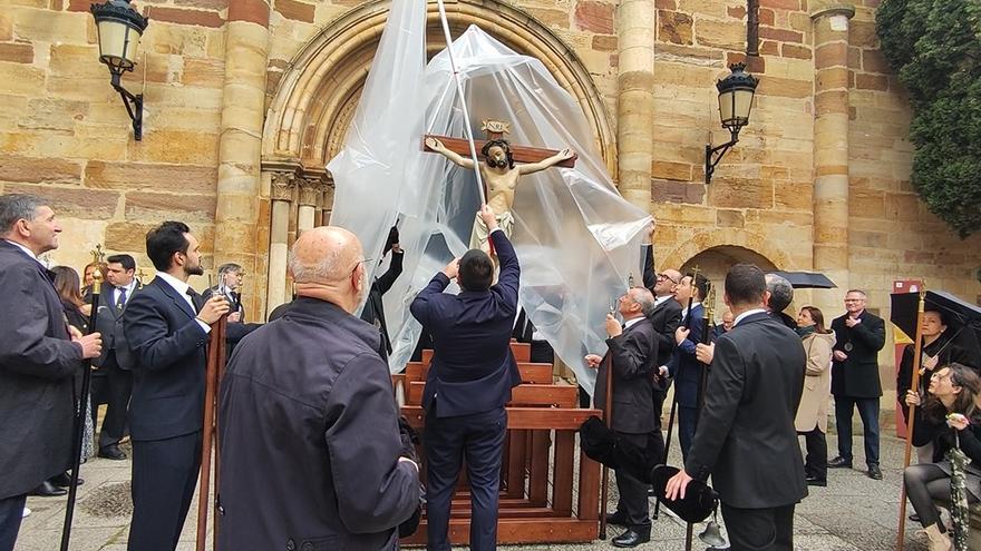 GALERÍA | El recorrido de oración al Cristo de los Afligidos de Benavente, en imágenes