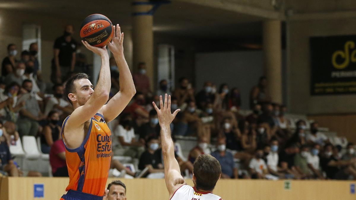 Víctor Claver, protagonista con tres triples en su regreso al Valencia Basket