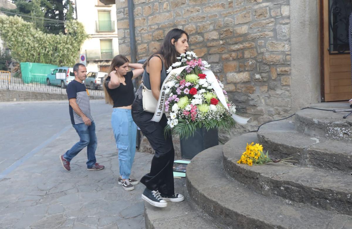 Minuto de silencio en Boltaña por el asesinato del hijo de un miembro de La Ronda de Boltaña