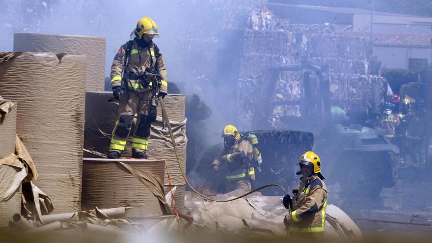Incendi a l&#039;exterior de l&#039;antiga fàbrica Torras de Sarrià de Ter
