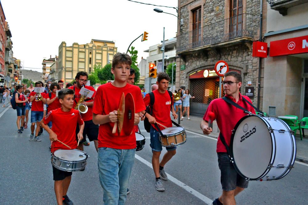 Cercavila de la Flama del Canigó amb la Xaranga de l'Escola Municipal de Música, dins de la celebració de la Nit de Sant Joan a Súria