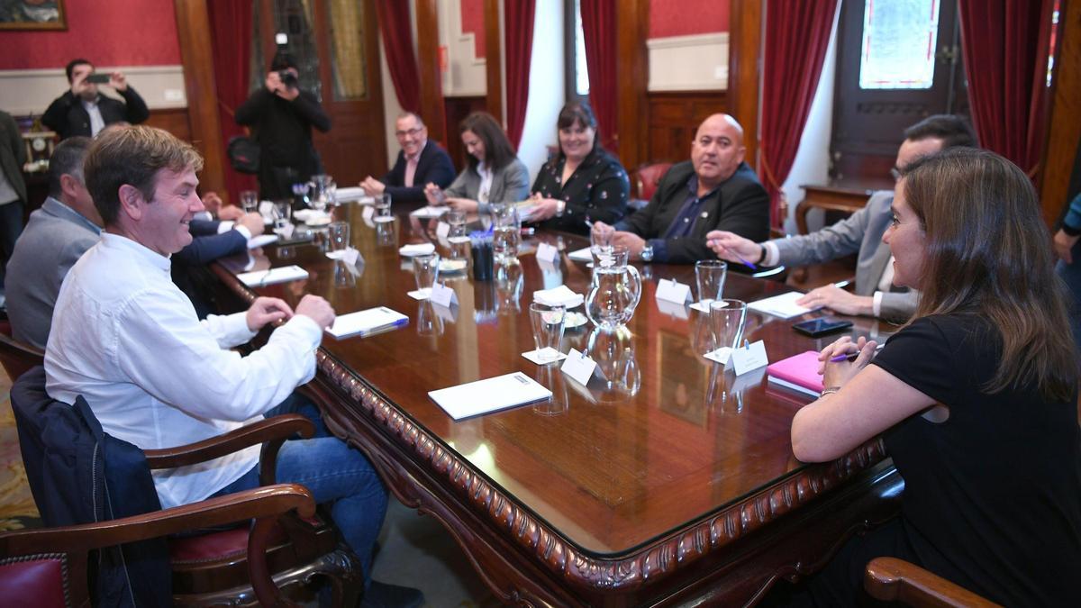 Reunión de alcaldes del Consorcio con la alcaldesa de A Coruña, en María Pita.