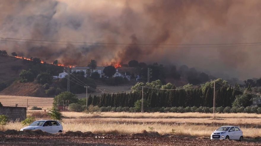 Medios aéreos del Infoca trabajan en el incendio