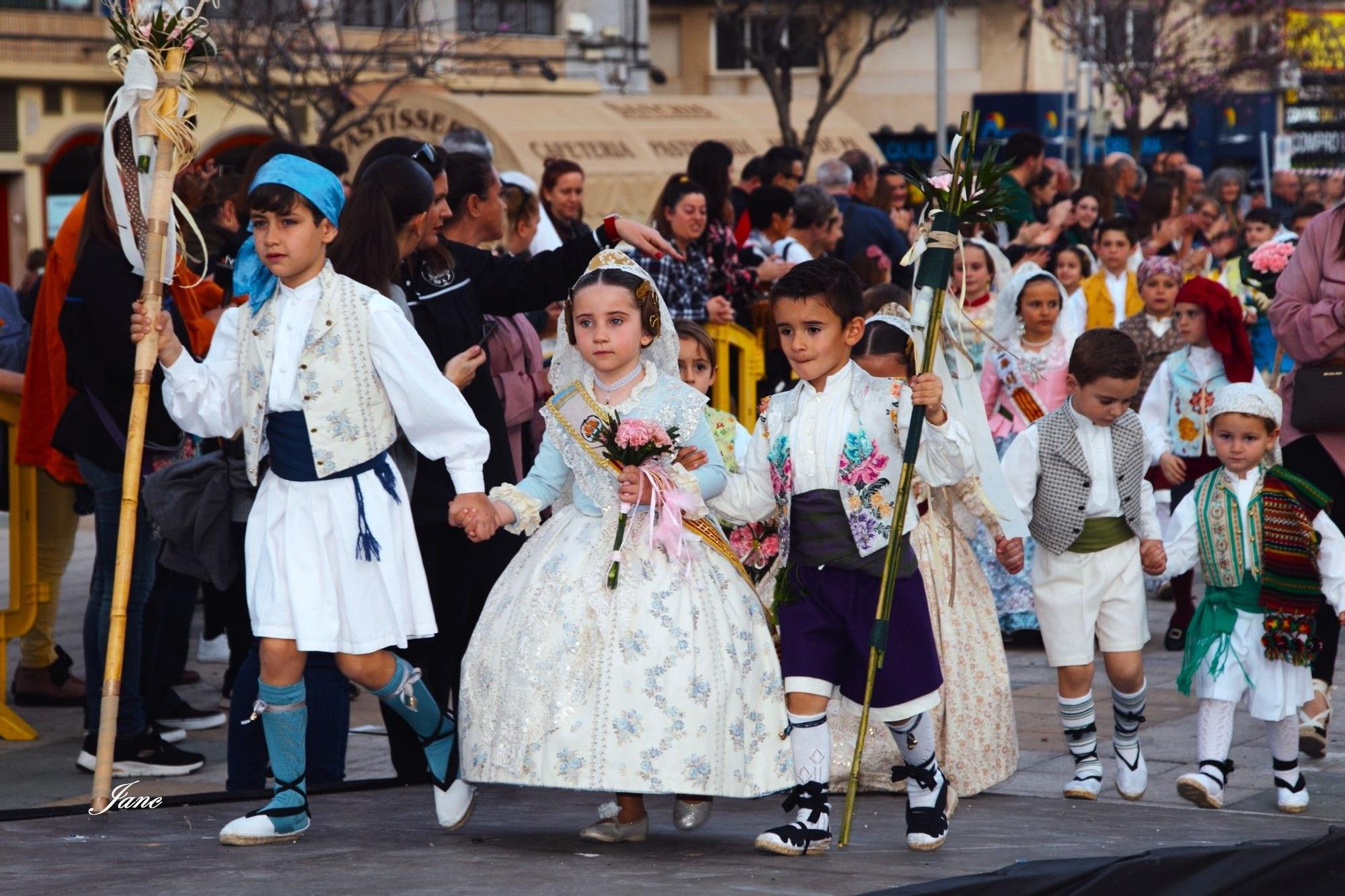 Búscate en la ofrenda y la entrega de premios de las fallas de Oliva