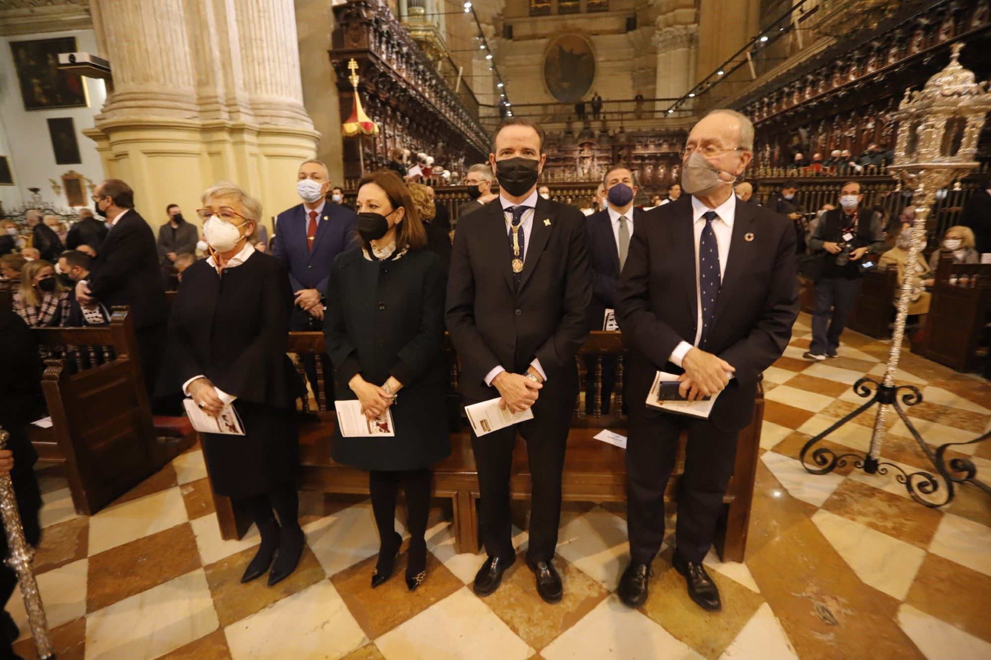 El alcalde, Francisco de la Torre, asistió a la Catedral