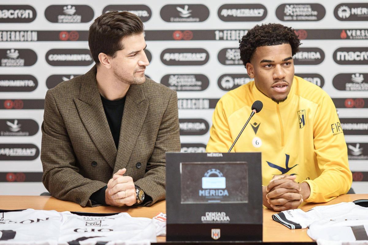 Fotogalería | La presentación de los fichajes invernales del Mérida