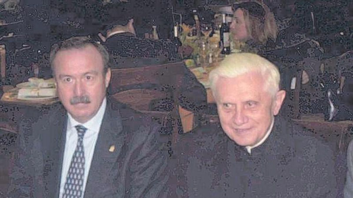 Antonio Gómez Fayrén con el entonces cardenal Ratzinger.