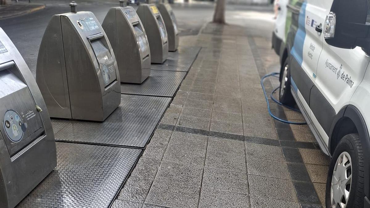 Limpieza en una calle de Palma.