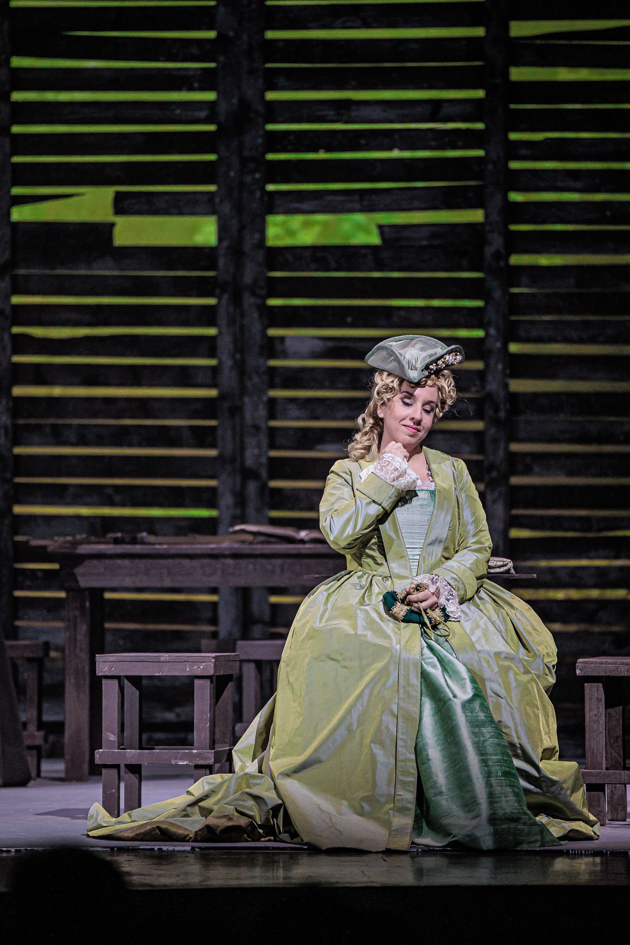 La soprano malagueña Berna Perles durante los ensayos de la ópera 'Manon Lescaut', de Puccini, que cierra la temporada lírica en el Teatro Cervantes.