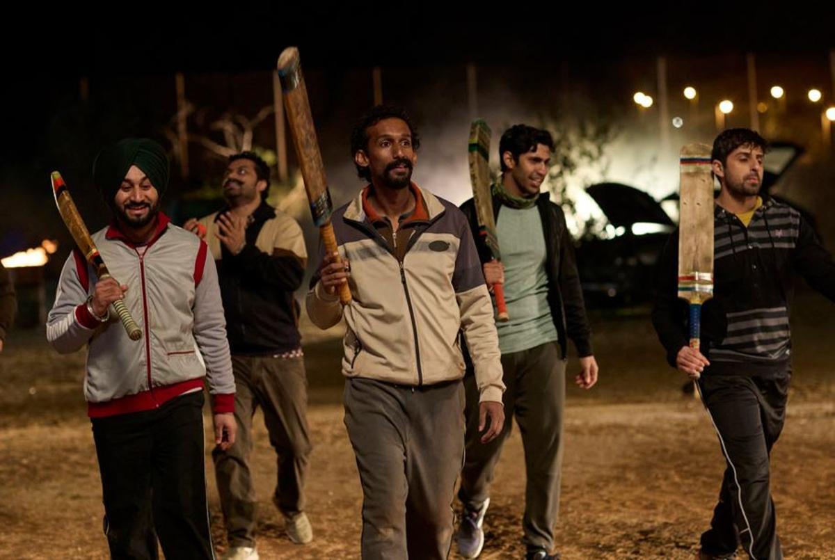 El reparto está formado prácticamente en su totalidad por actores no profesionales de origen asiático. “El críquet es mucho más para ellos que el futbol para nosotros, es muy difícil de entender”, explica Marcel Barrena.