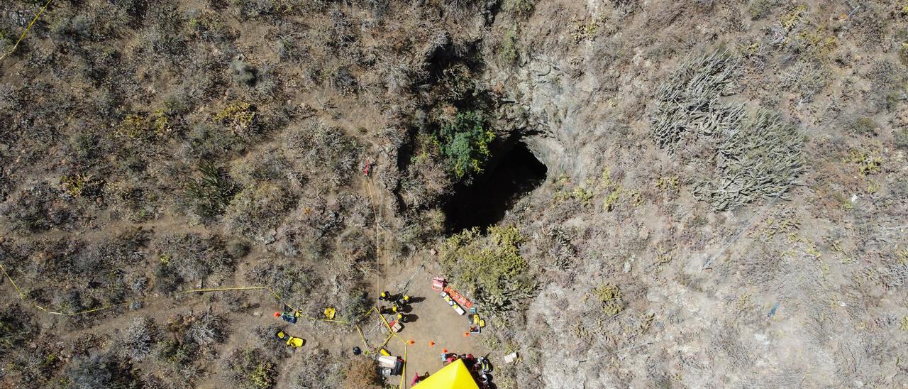 Trabajos arqueológicos para hallar restos de víctimas del franquismo en la Sima de Jinámar, en Telde, en Gran Canaria.