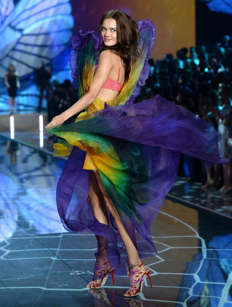 Monica Jagaciak en el desfile de Victoria's Secret Fashion Show 2015