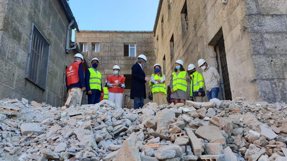 Visita a las obras del nuevo albergue de Cáritas en la calle Joaquín Costa