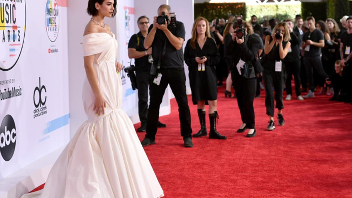 El ¿polémico? vestido de sirena de Dua Lipa