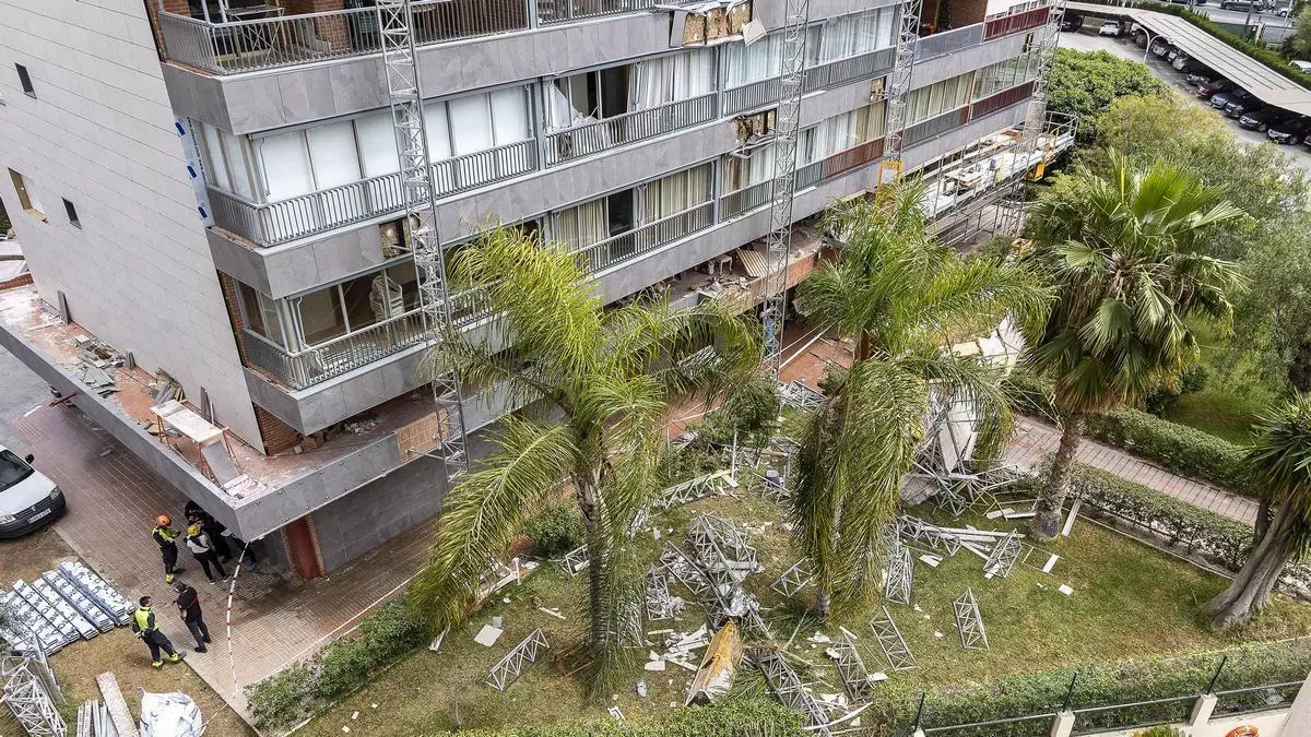 Dos trabajadores fallecidos al desplomarse un andamio desde la planta 13 de un edificio en Benidorm