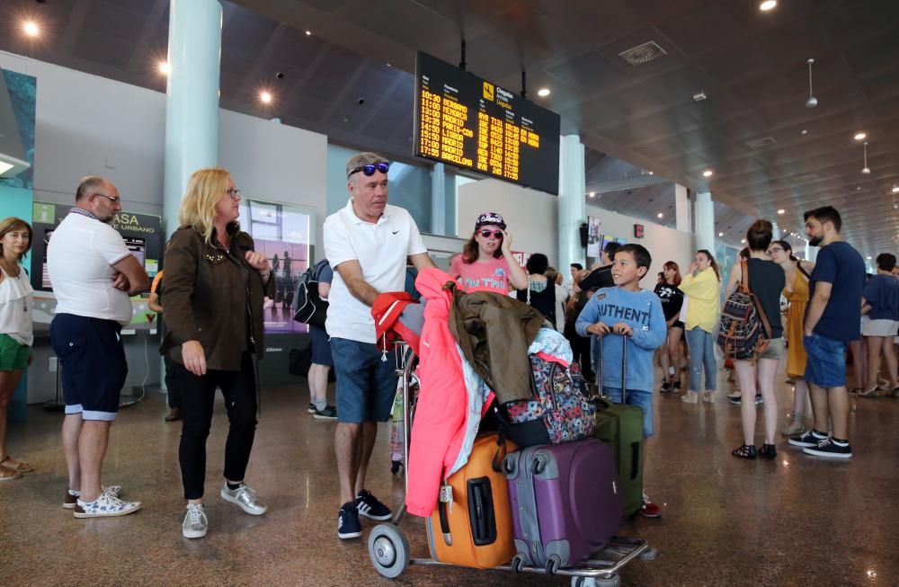 El aerpuerto vigués bate su récord al recibir seis vuelos extranjeros en su  solo día