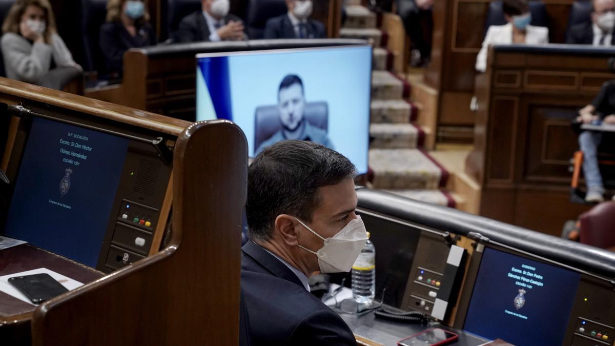 Pedro Sánchez, durante la comparecencia de Zelenski en el Congreso.