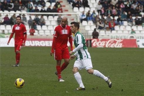 El Córdoba golea al Murcia (5-0)