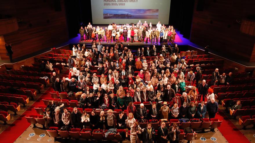 Multitudinaria gala de sanitarios jubilados en Gijón