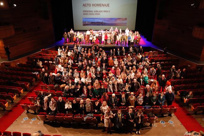 Multitudinaria gala de sanitarios jubilados en Gijón