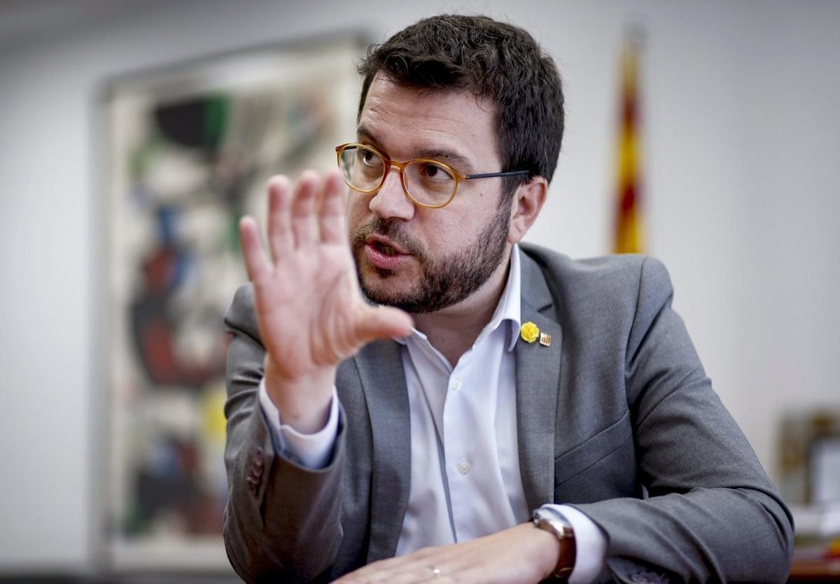 GRAF2546 BARCELONA  Cataluna  4 8 2019 -El vicepresidente del Govern  Pere Aragones durante una entrevista con Efe en la que afirma creer que  no hay que descartar ni un adelanto electoral ni un Govern de concentracion  para responder a una eventual sentencia condenatoria del Tribunal Supremo y veria  contraproducente  reducir la pluralidad del independentismo a  una unica lista  electoral  Aragones ha senalado que  para tomar las mejores decisiones  a la hora de dar respuesta a las posibles condenas a los lideres independentistas juzgados por el  proces   no hay que ir con prejuicios sobre ninguna de las posibles alternativas   sino que hay que  tenerlas todas sobre la mesa  EFE Quique Garcia