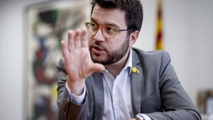 GRAF2546 BARCELONA  Cataluna  4 8 2019 -El vicepresidente del Govern  Pere Aragones durante una entrevista con Efe en la que afirma creer que  no hay que descartar ni un adelanto electoral ni un Govern de concentracion  para responder a una eventual sentencia condenatoria del Tribunal Supremo y veria  contraproducente  reducir la pluralidad del independentismo a  una unica lista  electoral  Aragones ha senalado que  para tomar las mejores decisiones  a la hora de dar respuesta a las posibles condenas a los lideres independentistas juzgados por el  proces   no hay que ir con prejuicios sobre ninguna de las posibles alternativas   sino que hay que  tenerlas todas sobre la mesa  EFE Quique Garcia