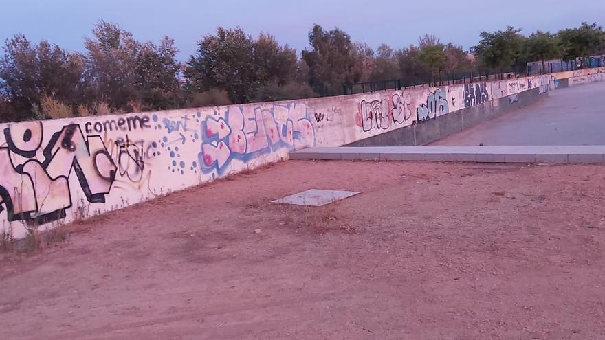 El PSOE denuncia el mal estado de las zonas de ocio del parque de Miraflores