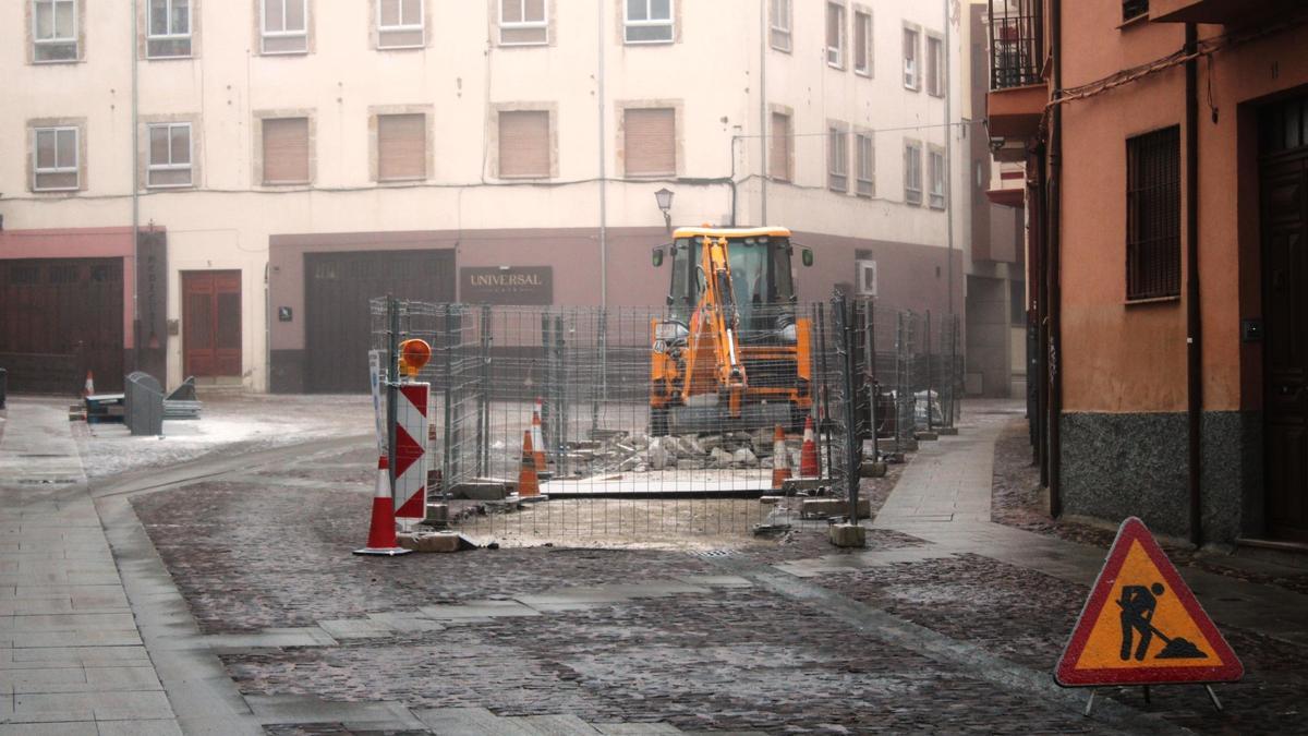 Obras de saneamiento en el  casco antiguo de la ciudad