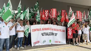 Los sindicatos salen a la calle en Málaga para denunciar la “lamentable situación” de la bolsa del SAS