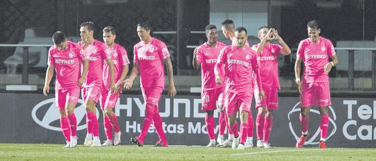 Los jugadores celebran el gol de Dani Rodríguez ante el Cartagena.