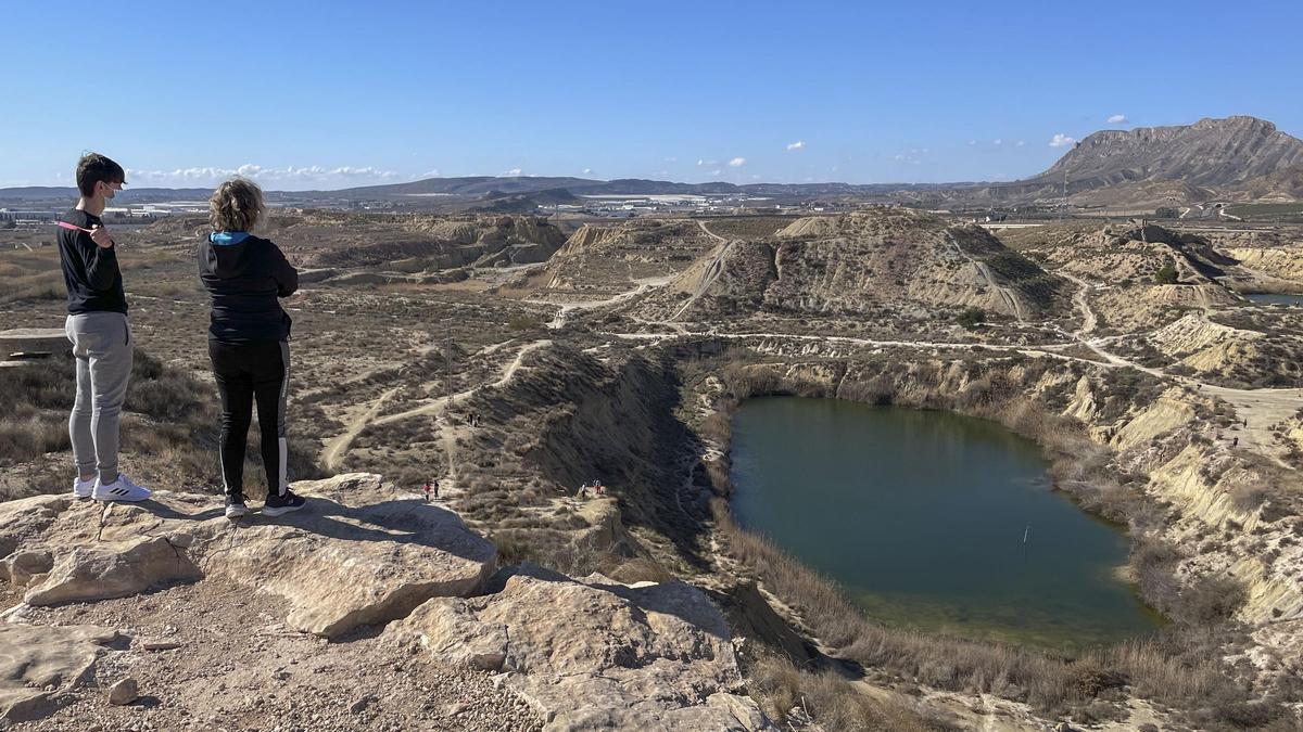 El cierre perimetral del municipio de Alicante los fines de semana multiplica las excursiones familiares a las lagunas de Rabasa