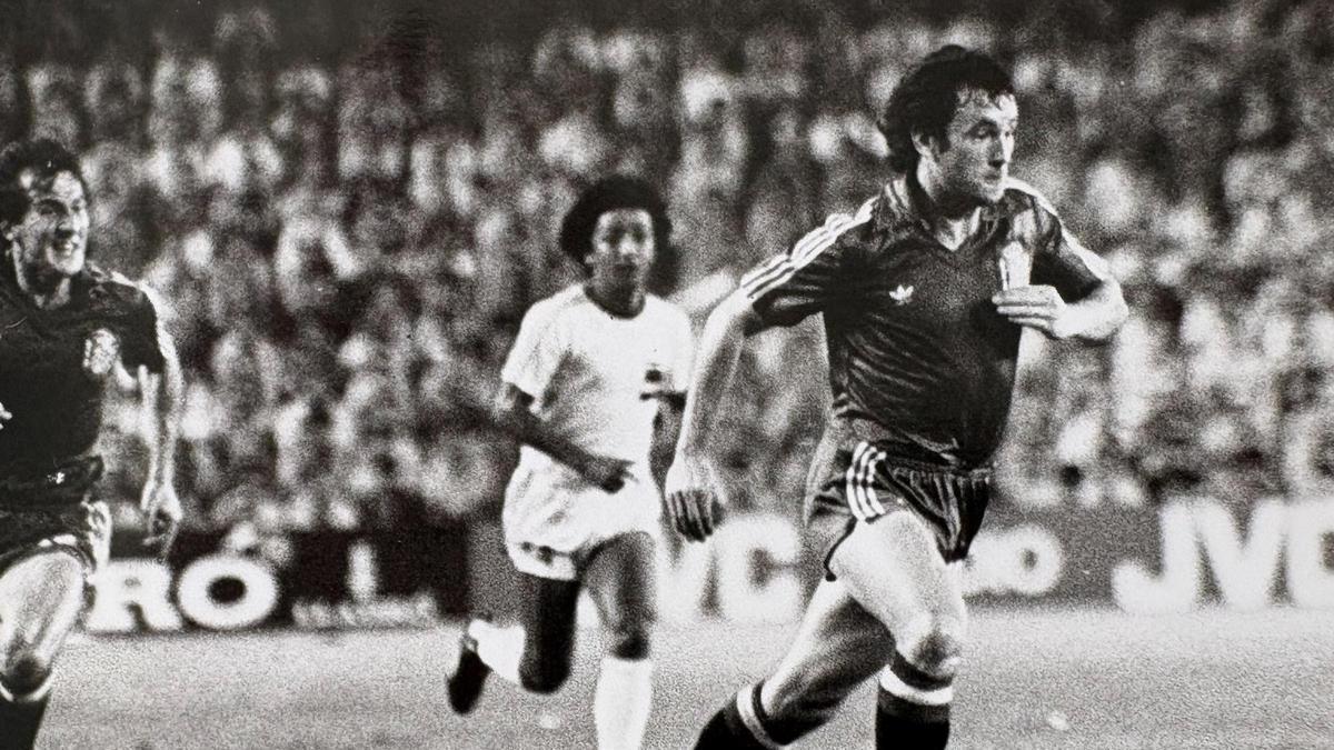 Enrique Saura en el partido del Mundial del 82, contra Honduras.