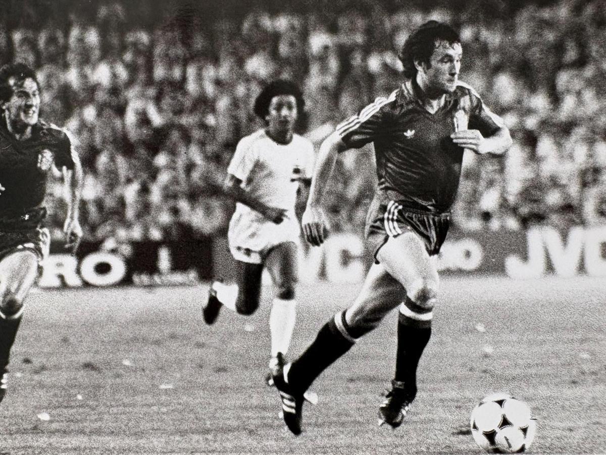 Enrique Saura en el partido del Mundial del 82, contra Honduras.