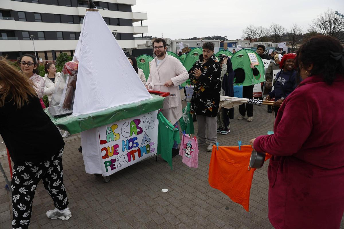 El desfile del Antroxu en la zona oeste de Gijón, en imágenes