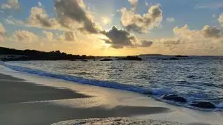 Ni Hawái ni las Bahamas: esta playa está en Galicia y es un paraíso oculto en la ría de Arousa