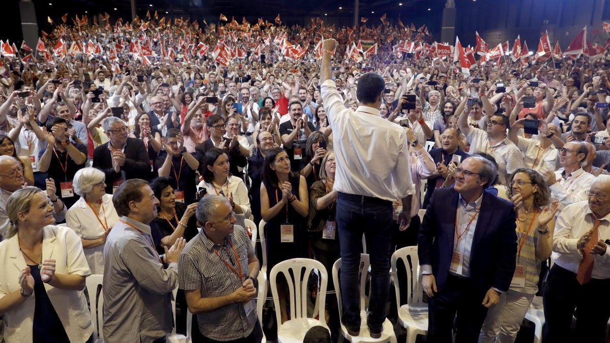 El presidente del Gobierno, Pedro Sánchez, tras ser elegido secretario general del PSOE en 2017.