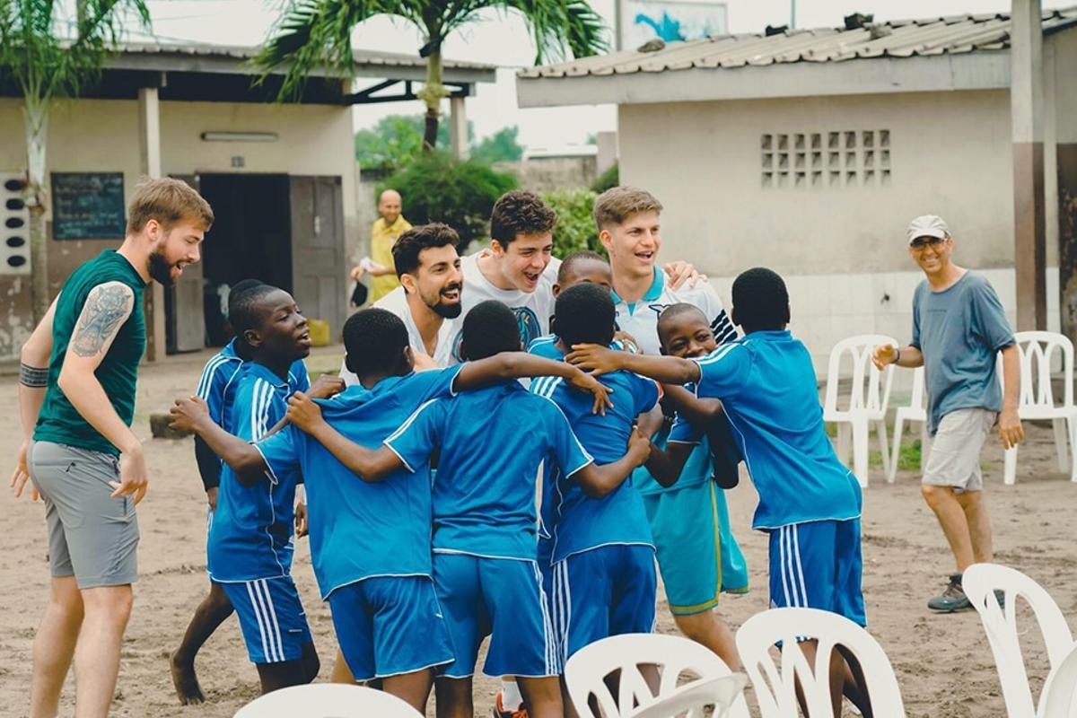 Los jugadores del Ramassà en un viaje a África