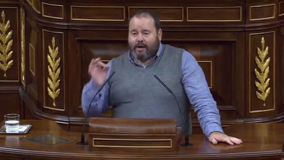 Joan Mena deixa en evidència Toni Cantó parlant de l’educació pública a Catalunya.