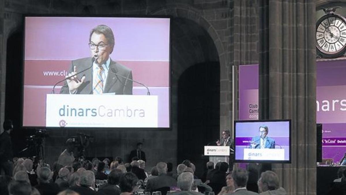 Artur Mas  habla a los empresarios en los dinarsCambra, ayer, en Barcelona.