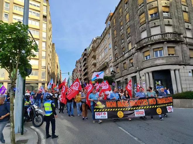 Vigo marcha por los trabajadores muertos durante su desempeño laboral