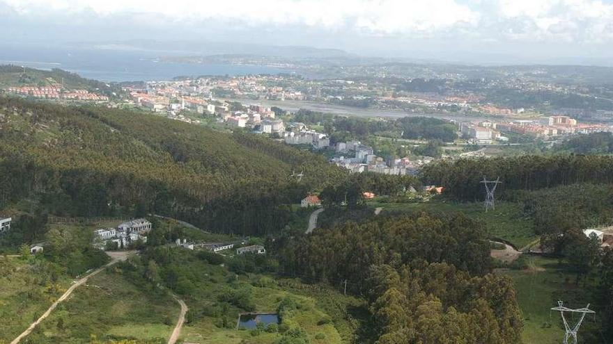 Vista aérea de la ría de O Burgo y de parte del municipio de Culleredo.