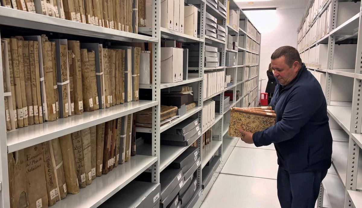 Algunos de los legajos más antiguos del Archivo Histórico Municipal de Elche se han digitalizado con la subvención recibida de la Generalitat